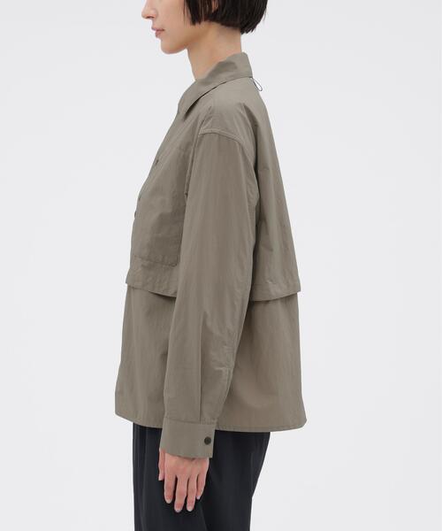 MARGARET HOWELL（マーガレットハウエル）の「RECYCLED TASLAN NYLON TAFFETA SHIRT（シャツ/ブラウス・レディース・ネイビー系1/ベージュ系その他4・2/1）」の6枚目の写真