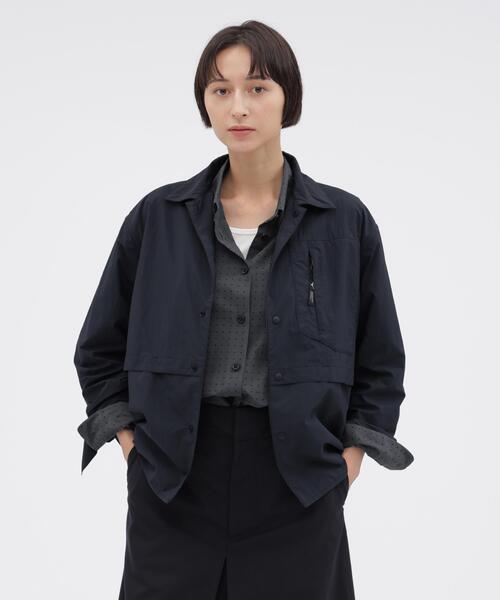MARGARET HOWELL（マーガレットハウエル）の「RECYCLED TASLAN NYLON TAFFETA SHIRT（シャツ/ブラウス・レディース・ネイビー系1/ベージュ系その他4・2/1）」の13枚目の写真