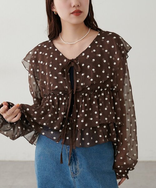 DISCOAT（ディスコート）の「小花柄前リボンラッフルブラウス（シャツ/ブラウス・レディース・ブラック/ブラウン/アイボリー・FREE）」の13枚目の写真