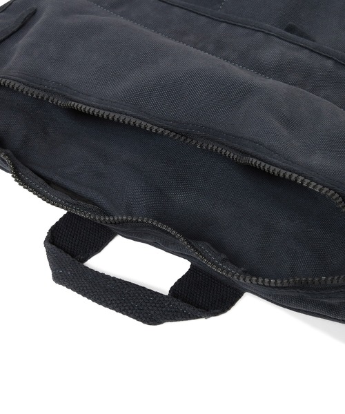 thisisneverthat(ディスイズネバーザット)の「Overdyed Canvas Messenger Bag(ショルダーバッグ・メンズ・チャコール/ベージュ・FREE)」の4枚目の写真