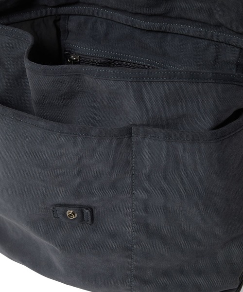 thisisneverthat(ディスイズネバーザット)の「Overdyed Canvas Messenger Bag(ショルダーバッグ・メンズ・チャコール/ベージュ・FREE)」の3枚目の写真