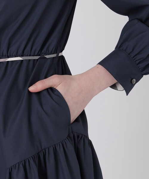 BLUE LABEL CRESTBRIDGE(ブルーレーベルクレストブリッジ)の「ギャザーシャツドレス(ワンピース・レディース・ダークネイビー/ベージュ系その他・38/40/36)」の8枚目の写真