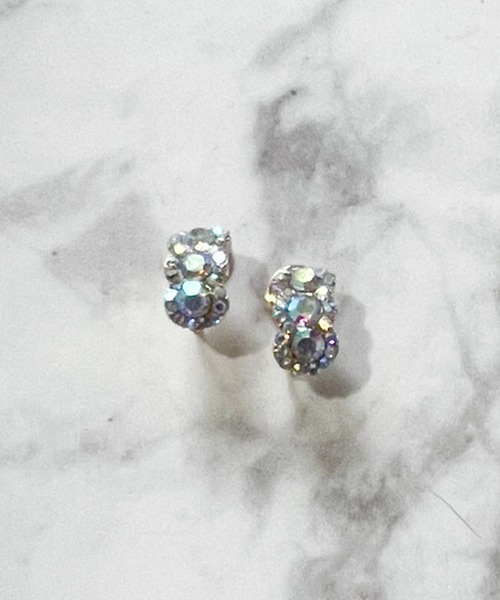 yu-ka(ユーカ)の「YU-KA:3連ストーンイヤリング Triple-stone earrings(イヤリング・レディース・ゴールド・FREE)」の2枚目の写真