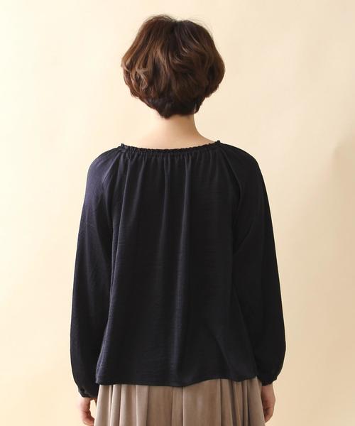 coen(コーエン)の「ヴィンテージサテンギャザーブラウス(シャツ/ブラウス・レディース・オリーブ/ネイビー/マスタード・FREE)」の9枚目の写真