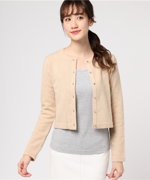 BLUE LABEL CRESTBRIDGE(ブルーレーベルクレストブリッジ)の「ソフティラムズウール カーディガン(カーディガン/ボレロ・レディース・ブラック/オフホワイト/グレー/ベージュ・38)」の4枚目の写真