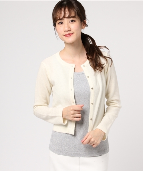 BLUE LABEL CRESTBRIDGE(ブルーレーベルクレストブリッジ)の「ソフティラムズウール カーディガン(カーディガン/ボレロ・レディース・ブラック/オフホワイト/グレー/ベージュ・38)」の1枚目の写真