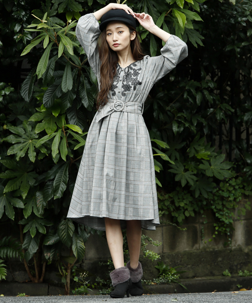 RAY CASSIN（レイカズン）の「衿ぐりスカラップ刺繍１０分袖ワンピース（ワンピース・レディース・ブラック/ピンク/A・FREE）」の13枚目の写真