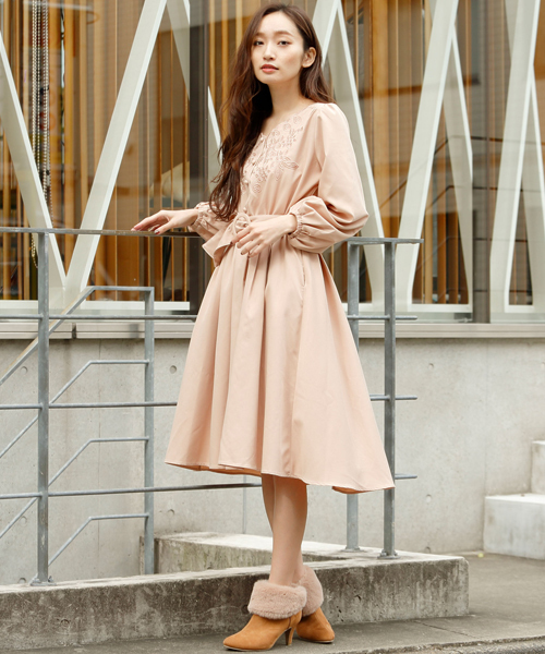 RAY CASSIN（レイカズン）の「衿ぐりスカラップ刺繍１０分袖ワンピース（ワンピース・レディース・ブラック/ピンク/A・FREE）」の22枚目の写真