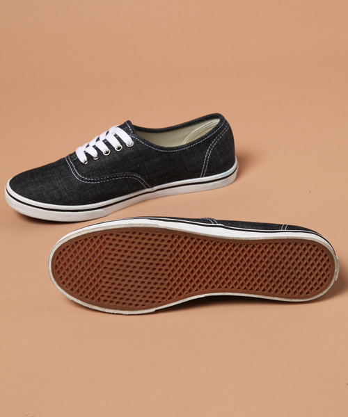 coen（コーエン）の「【リンネル掲載】VANS AUTHENTIC LO スニーカー（スニーカー・レディース・Black/Cobalt・SMALL/MEDIUM/LARGE）」の4枚目の写真