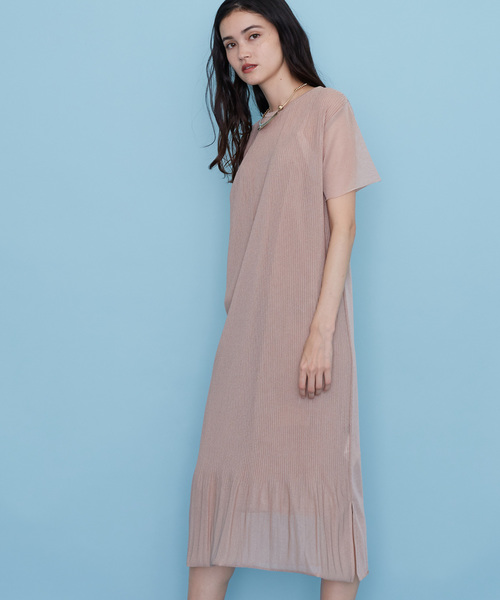 UNITED TOKYO(ユナイテッドトウキョウ)の「ニットプリーツワンピース(ワンピース・レディース・ブラック/ベージュ/レッド/パープル/バーガンディー・1)」の3枚目の写真