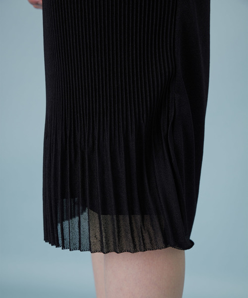 UNITED TOKYO(ユナイテッドトウキョウ)の「ニットプリーツワンピース(ワンピース・レディース・ブラック/ベージュ/レッド/パープル/バーガンディー・1)」の16枚目の写真