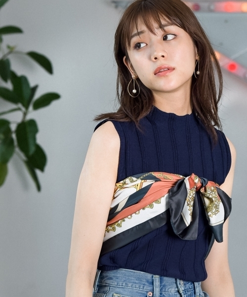 Andemiu（アンデミュウ）の「アミジヘンカリブハイネックニット806134（ニット/セーター・レディース・ネイビー/ブラウン/イエロー・FREE）」の2枚目の写真