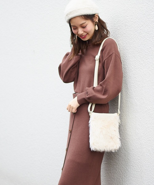 natural couture（ナチュラルクチュール）の「ボリューム袖ボトルネックプルオーバー（ニット/セーター・レディース・ライトグレー/ブラック/ベージュ/ブラウン・FREE）」の4枚目の写真