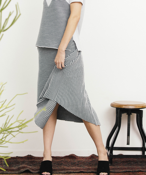 six voma(シックスヴォーマ)の「six voma ( シックスヴォーマ ) / ストライプ柄 イレギュラーヘムラインスカートStripe Irregular Hem Line Skirt SV-14201(スカート・レディース・ホワイト/ベージュ/サックスブルー・FREE)」の7枚目の写真