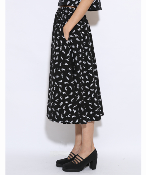 i（アイ）の「恐竜プリントギャザースカート（スカート・レディース・ホワイト/ブラック・ﾌﾘ-）」の10枚目の写真