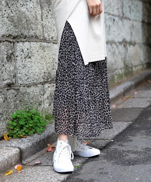 LAKOLE(ラコレ)の「ジラフ柄ブロークンプリーツスカート / LAKOLE(スカート・レディース・ブラック/ブラウン・SMALL/MEDIUM)」の2枚目の写真