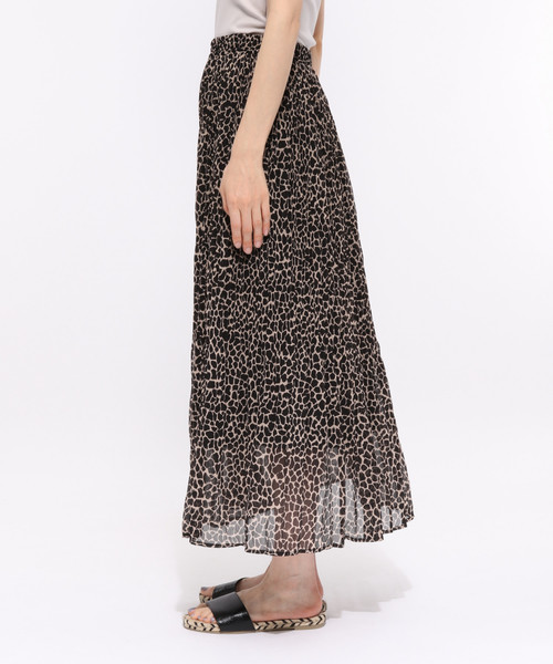 LAKOLE(ラコレ)の「ジラフ柄ブロークンプリーツスカート / LAKOLE(スカート・レディース・ブラック/ブラウン・SMALL/MEDIUM)」の4枚目の写真