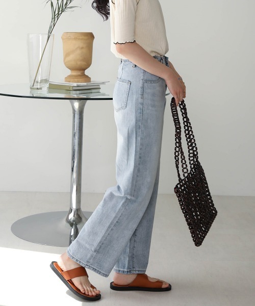 Bab（バブ）の「【WEB限定】ダブルボタンワイドデニム（デニムパンツ・レディース・ライトブルー/ブルー・M/L）」の11枚目の写真