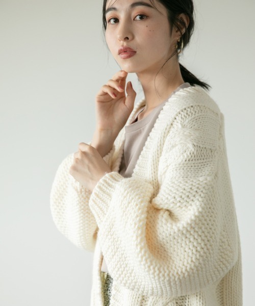 LOWRYS FARM（ローリーズファーム）の「１．５Ｇケーブルカーディガン　897277（カーディガン/ボレロ・レディース・ダークブラウン/グレー/アイボリー・FREE）」の5枚目の写真