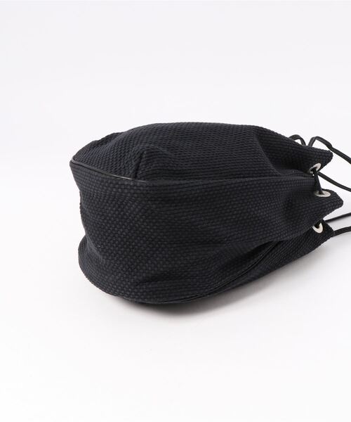 hobo（ホーボー）の「【hobo】COTTON SASHIKO（ボディバッグ/ウエストポーチ・メンズ・ブラック/キナリ・FREE）」の4枚目の写真