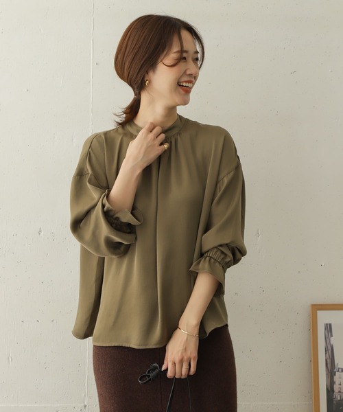 【美品】アーバンリサーチドアーズ とろみ スタンドカラーギャザーブラウス 美品】アーバンリサーチドアーズ とろみ スタンドカラーギャザー