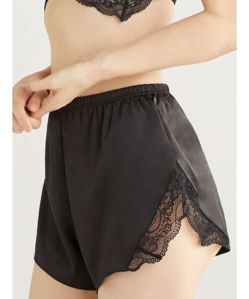 Ravijour（ラヴィジュール）の「レーシーサテン ショートパンツ（ルームウェア/パジャマ・レディース・ブラック/ピンク/ブラウン・MEDIUM/SMALL）」の9枚目の写真