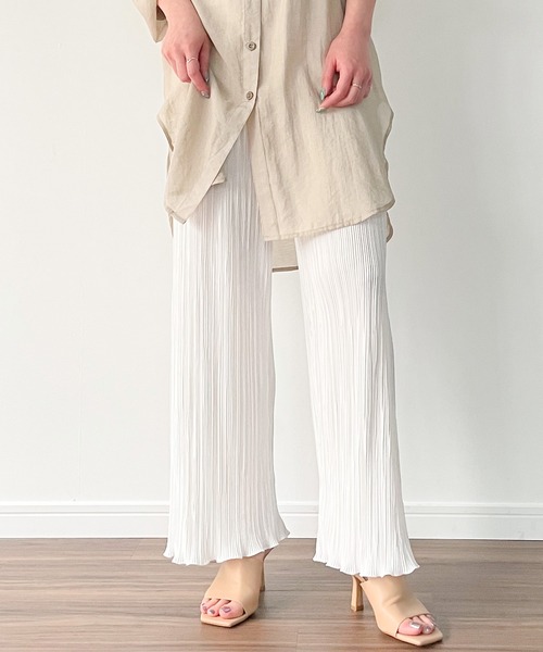 JUNOAH（ジュノア）の「裾メロウプリーツワイドパンツ（その他パンツ・レディース・ホワイト/ブラック/グレー/ピンク/ブルー/ミント/モカ・FREE）」の2枚目の写真