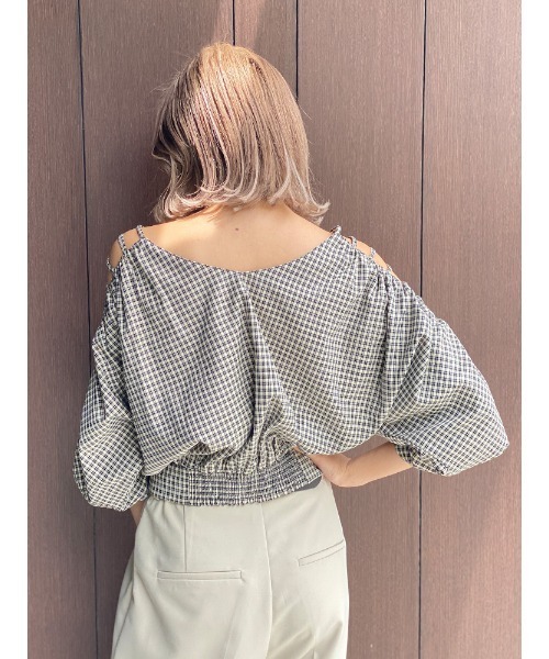 ENVYM（アンビー）の「ショルダーオープンＢｌｏｕｓｅ（シャツ/ブラウス・レディース・ホワイト/ベージュ・FREE）」の7枚目の写真