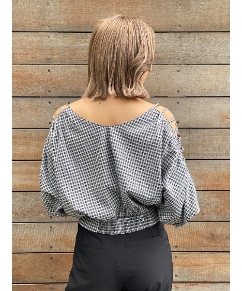 ENVYM（アンビー）の「ショルダーオープンＢｌｏｕｓｅ（シャツ/ブラウス・レディース・ホワイト/ベージュ・FREE）」の10枚目の写真