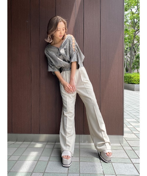 ENVYM（アンビー）の「ショルダーオープンＢｌｏｕｓｅ（シャツ/ブラウス・レディース・ホワイト/ベージュ・FREE）」の6枚目の写真