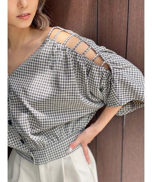 ENVYM（アンビー）の「ショルダーオープンＢｌｏｕｓｅ（シャツ/ブラウス・レディース・ホワイト/ベージュ・FREE）」の9枚目の写真