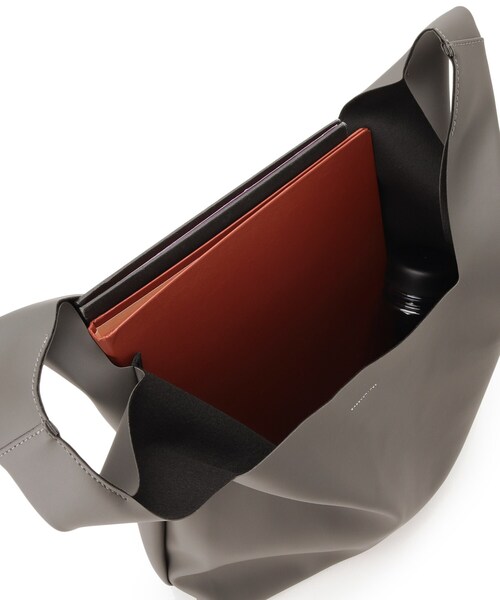 BASECONTROL（ベースコントロール）の「◆レザー/スエードタッチ ワンマイル マルシェバッグ Mサイズ（ショルダーバッグ・メンズ・ブラック/ライトブルー/ベージュ/ダークグレー・99）」の9枚目の写真