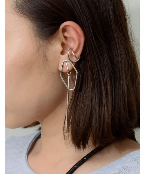 Re:EDIT（リエディ）の「ヘキサゴンモチーフイヤリング×イヤーカフスSET（イヤリング・レディース・シルバー/ゴールド・FREE）」の2枚目の写真