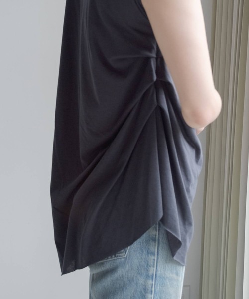 ONEME(ワンム)の「ONEME gather Tank top(Tシャツ/カットソー・レディース・オフホワイト/ネイビー・FREE)」の2枚目の写真