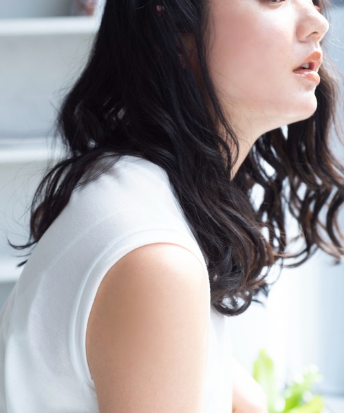 ONEME(ワンム)の「ONEME gather Tank top(Tシャツ/カットソー・レディース・オフホワイト/ネイビー・FREE)」の4枚目の写真