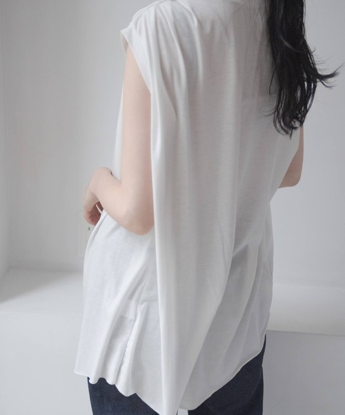 ONEME(ワンム)の「ONEME gather Tank top(Tシャツ/カットソー・レディース・オフホワイト/ネイビー・FREE)」の7枚目の写真