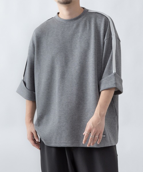 COLONY 2139（コロニートゥーワンスリーナイン）の「ダンボールトロールアップ袖ビッグシルエットTシャツ/インサイドアウト オーバーサイズT※ユニセックス対応（Tシャツ/カットソー・メンズ・ブラック/グレー/カーキ・MEDIUM/LARGE）」の2枚目の写真