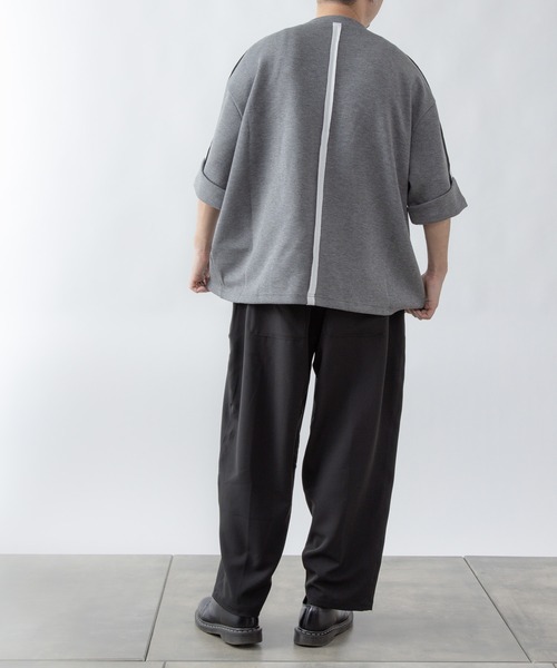 COLONY 2139（コロニートゥーワンスリーナイン）の「ダンボールトロールアップ袖ビッグシルエットTシャツ/インサイドアウト オーバーサイズT※ユニセックス対応（Tシャツ/カットソー・メンズ・ブラック/グレー/カーキ・MEDIUM/LARGE）」の18枚目の写真