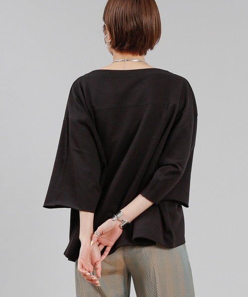 DouDou（ドゥドゥ）の「7分袖ショート丈スウェット（Tシャツ/カットソー・レディース・ブラック/ブラウン/グレイッシュベージュ・FREE）」の2枚目の写真