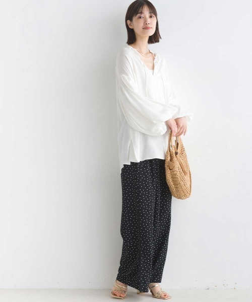 OMNES Supremo(オムネス スプレモ)の「梨地 前後2way袖ボリュームブラウス(シャツ/ブラウス・レディース・ホワイト/ブラック/モカ・FREE)」の6枚目の写真