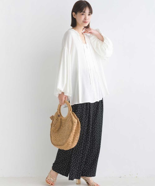 OMNES Supremo(オムネス スプレモ)の「梨地 前後2way袖ボリュームブラウス(シャツ/ブラウス・レディース・ホワイト/ブラック/モカ・FREE)」の8枚目の写真