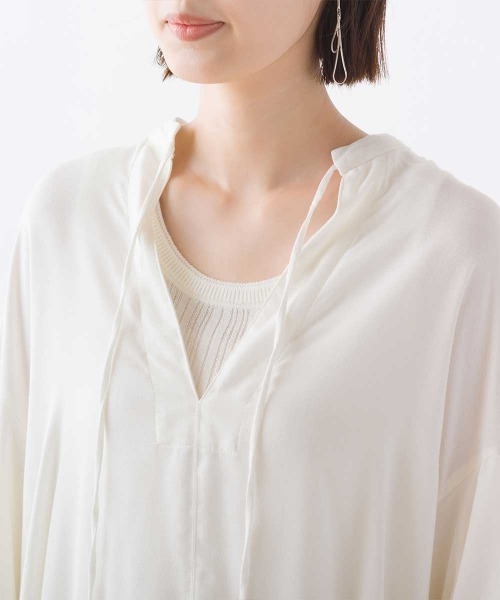 OMNES Supremo(オムネス スプレモ)の「梨地 前後2way袖ボリュームブラウス(シャツ/ブラウス・レディース・ホワイト/ブラック/モカ・FREE)」の20枚目の写真