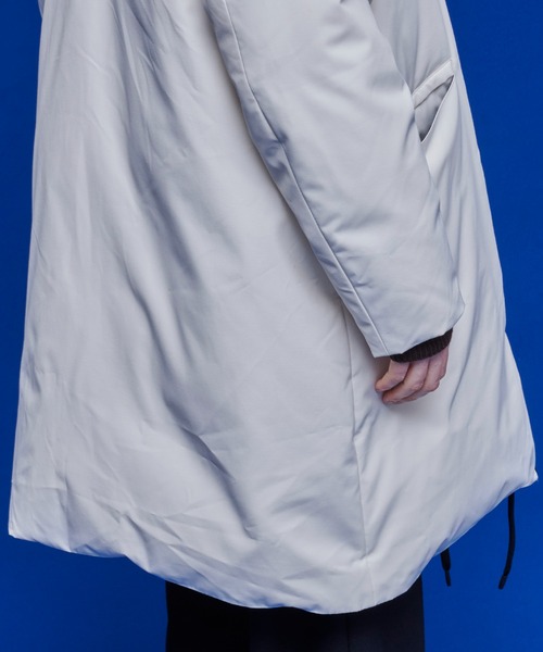 UNITED TOKYO（ユナイテッドトウキョウ）の「ダウン フードコート（ダウンジャケット/コート・メンズ・アイボリー/バーガンディー/ブラック・1/2）」の17枚目の写真