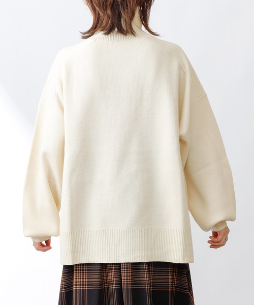 COLONY 2139（コロニートゥーワンスリーナイン）の「リサイクルポリバックボリュームタートルネックプルオーバー(セットアップ可)（ニット/セーター・レディース・ブラック/グリーン/アイボリー/グレイッシュベージュ・FREE）」の10枚目の写真