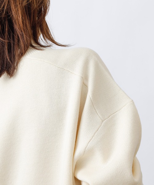 COLONY 2139（コロニートゥーワンスリーナイン）の「リサイクルポリバックボリュームタートルネックプルオーバー(セットアップ可)（ニット/セーター・レディース・ブラック/グリーン/アイボリー/グレイッシュベージュ・FREE）」の14枚目の写真