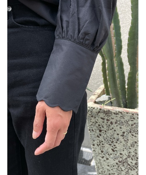 Vicente（ヴィセンテ）の「Flower petal shirt（シャツ/ブラウス・レディース・オフホワイト/ブラック・FREE）」の3枚目の写真