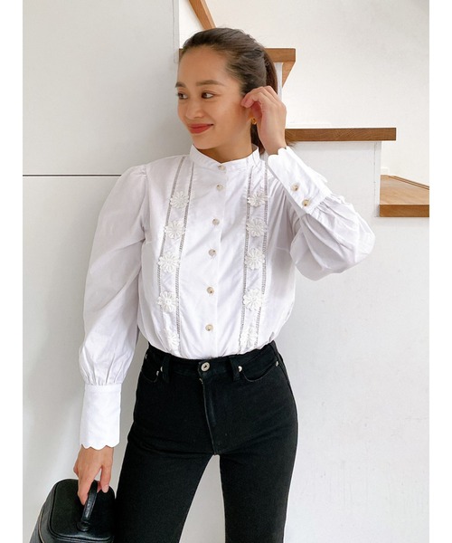 Vicente（ヴィセンテ）の「Flower petal shirt（シャツ/ブラウス・レディース・オフホワイト/ブラック・FREE）」の6枚目の写真