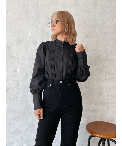 Vicente（ヴィセンテ）の「Flower petal shirt（シャツ/ブラウス・レディース・オフホワイト/ブラック・FREE）」の8枚目の写真