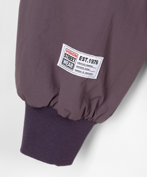 VISION STREET WEAR(ヴィジョンストリートウェア)の「【VISION STREET WEAR/ヴィジョンストリートウェア】中綿ナイロン ワッペン フードブルゾン/ナイロンジャケット(ブルゾン・メンズ・ブラック/パープル/キャメル/グレイッシュブルー・M/L/XL)」の10枚目の写真