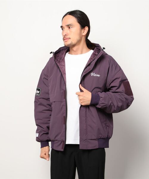 VISION STREET WEAR(ヴィジョンストリートウェア)の「【VISION STREET WEAR/ヴィジョンストリートウェア】中綿ナイロン ワッペン フードブルゾン/ナイロンジャケット(ブルゾン・メンズ・ブラック/パープル/キャメル/グレイッシュブルー・M/L/XL)」の8枚目の写真